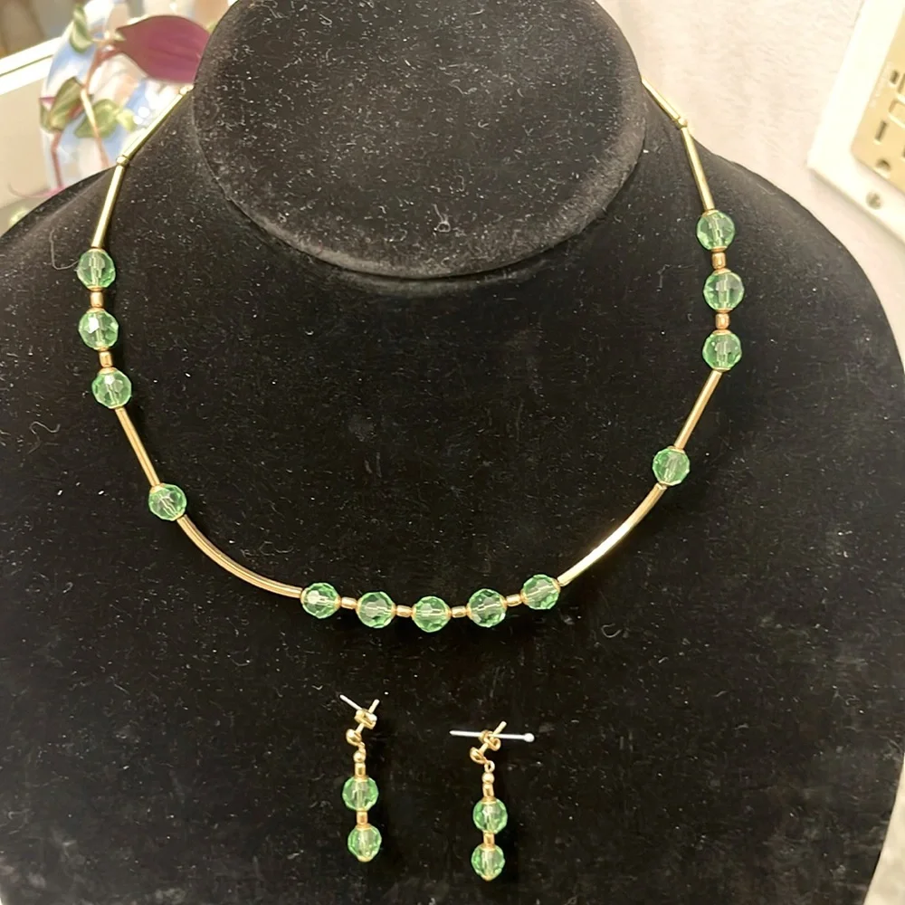 BEAUTIFUL SET OF NECKLACE AND EARRINGS - Picture 2 of 5